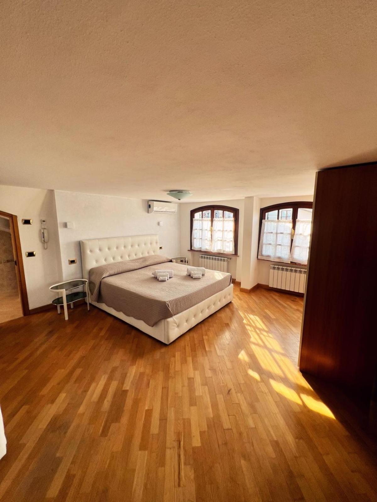 Appartamento Mansardato Con Vista Peschiera del Garda